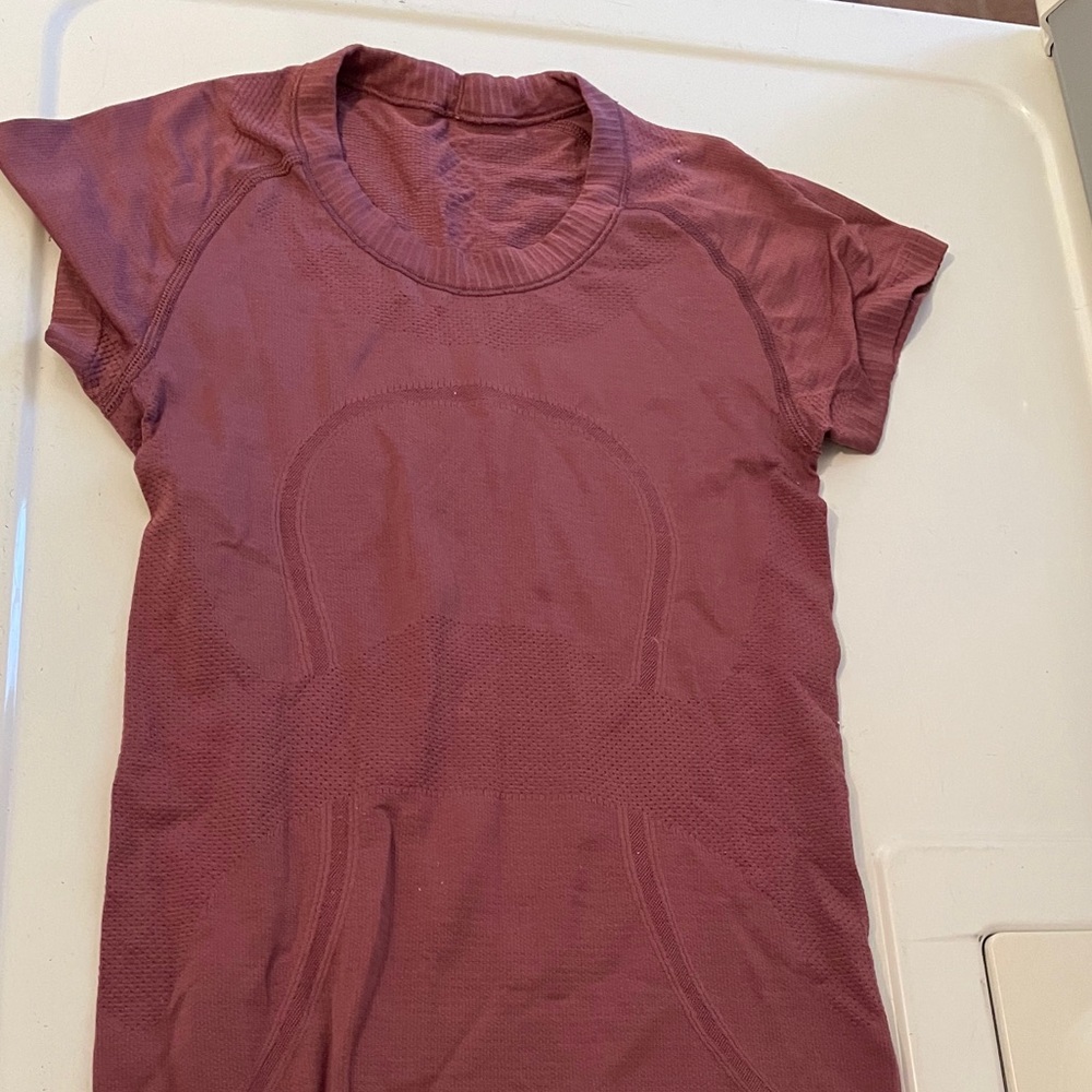 Lululemon Swiftly tech shirt.